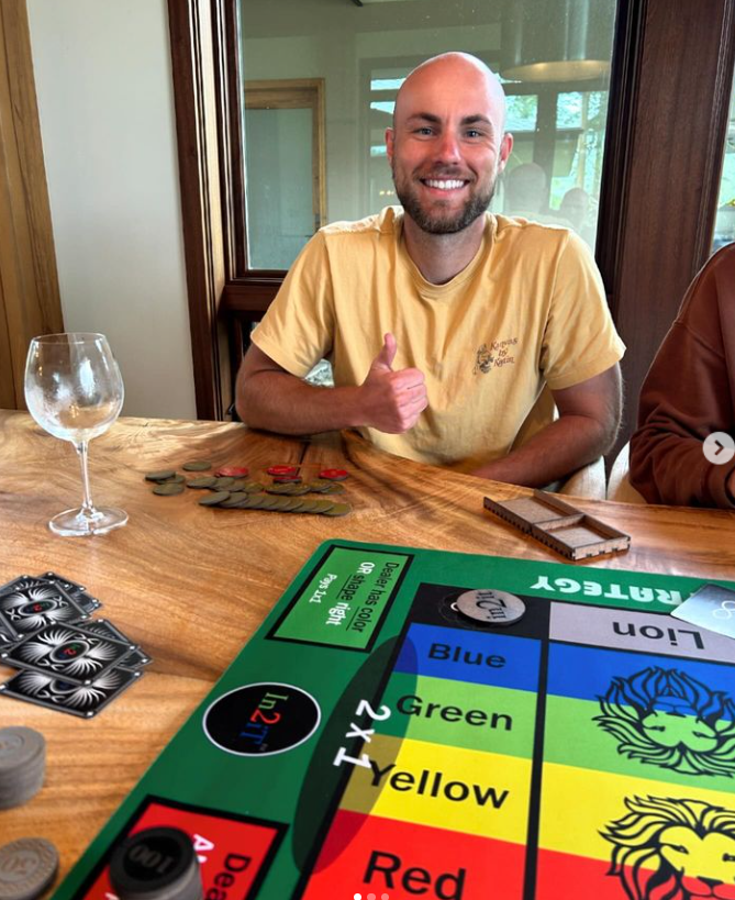 Player giving a thumbs-up over an In2iT board